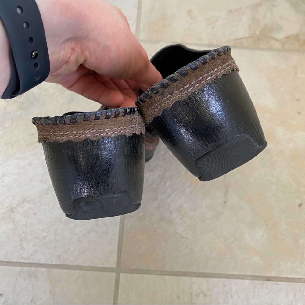 Clarks Artisan Collection Patterned Clogs Size 6.5 - image 5